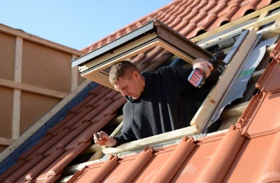 Pose de fenêtres de toit Velux à Montflours